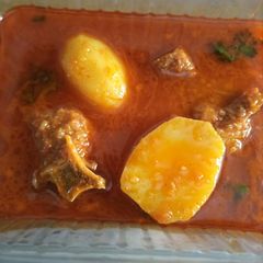 A picture of Aloo gosht ka salan.