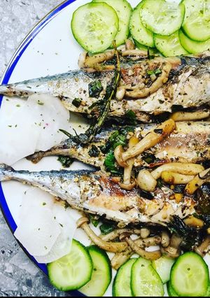 Zöldfűszeres sült makréla rozmaringos shimeji gombával recept fotója
