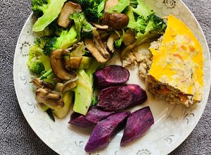 Hình của món Trứng hấp thịt băm, broccoli+nấm xào, khoai lang nướng(eatclean).