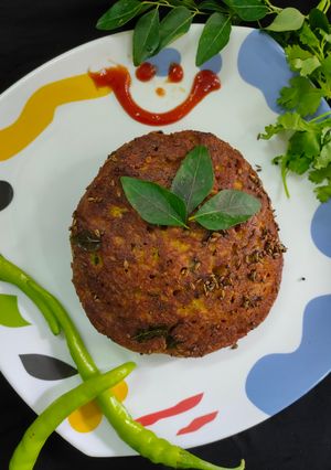 રવા નો હાંડવો (Rava Handvo Recipe In Gujarati) રેસીપી મુખ્ય ફોટો