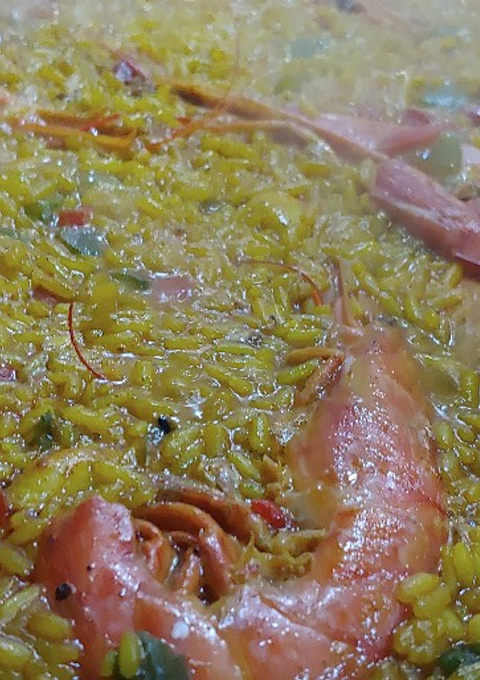 Una foto de Paella de Marisco fácil y económica