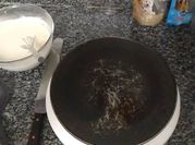 Una foto de huevo con mortadela