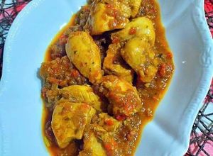 Una foto de Pechugas de pollo en salsa de pimientos varios y ras el hanout