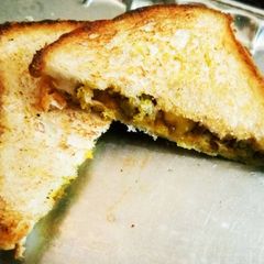 A picture of Leftover beans sandwich.
