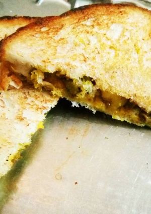 A picture of Leftover beans sandwich.