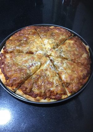 Una foto de Pizza boloñesa con masa casera