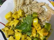 Una foto de pasta al curry