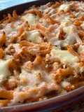 Macarrones vegetarianos con verduras, soja texturizada y 4 quesos