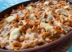 Foto principal de Macarrones vegetarianos con verduras, soja texturizada y 4 quesos