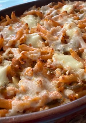 Una foto de Macarrones vegetarianos con verduras, soja texturizada y 4 quesos