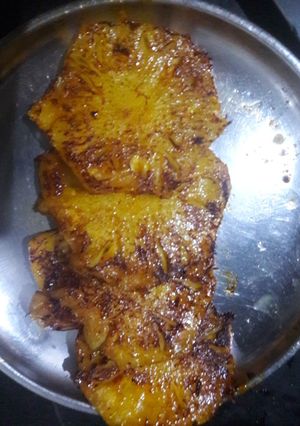 ग्रिल्ड पाइनएप्पल। (Grilled pineapple recipe in Hindi) रेसिपी मुख्य फोटो