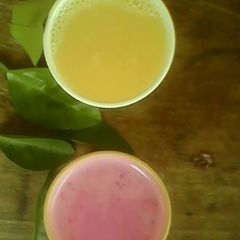 A picture of Date juice an ginger juice.