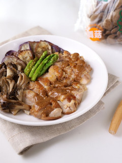 薑汁味噌舞菇雞【減醣料理】 的食譜成品照片