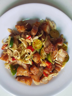 Hình của món Thịt ba chỉ lắc quất.