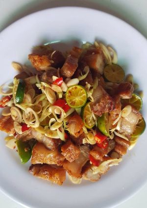 Hình của món Thịt ba chỉ lắc quất.