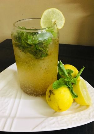 A picture of Gondhoraj lemon mint mojito.