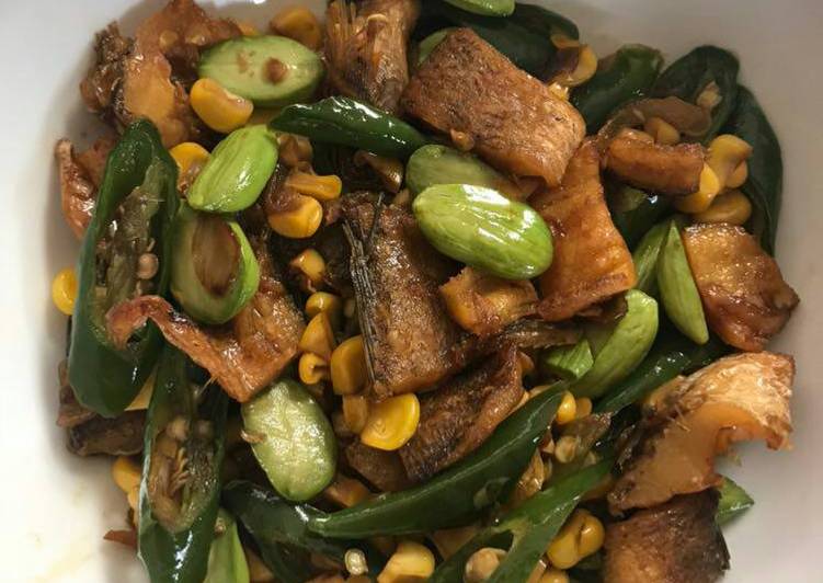 Resep Tumis pete ikan gabus | Resep Membuat Tumis pete ikan gabus Yang Enak Banget