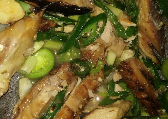 Resep Tumis Ikan Tongkol Cabe Hijau Oleh Menu Rumahan Ayundia Cookpad