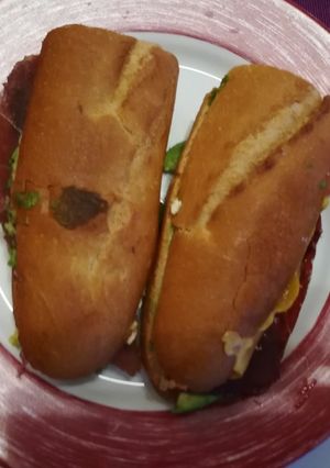 Foto principal de Bikini jamón salado y aguacate