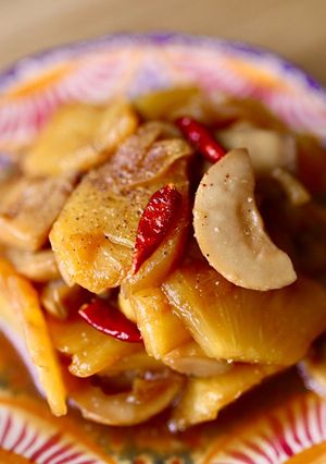 Hình của món 🌱 Nấm Kho Dứa Chay (Vegan).