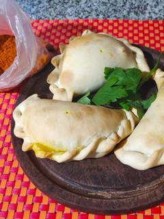 Una foto de Empanadas de pollo curry