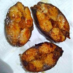 A picture of Fried fish.