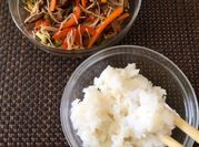 Una foto de pasta teriyaki