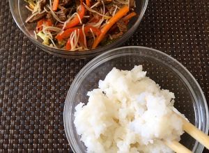 Una foto de Teriyaki de Res a mi estilo🍲🍚