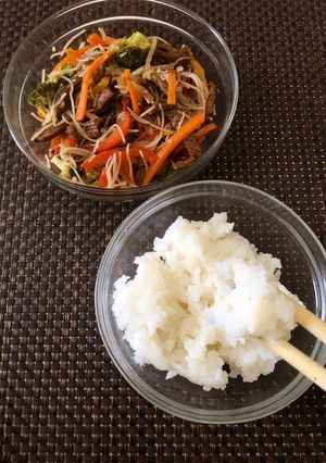 Una foto de Teriyaki de Res a mi estilo🍲🍚