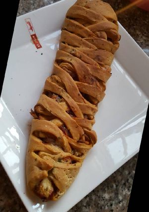 A picture of Woven Chicken Bread.