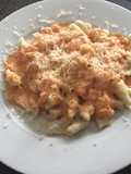 Gnocchi en salsa rosa y queso añejo