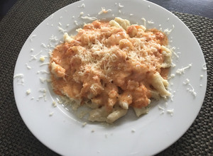Una foto de Gnocchi en salsa rosa y queso añejo