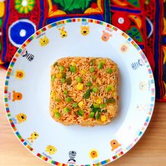 A picture of Vegetarian thai fried rice.