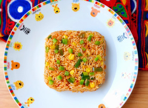 A picture of Vegetarian thai fried rice.