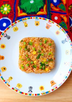 A picture of Vegetarian thai fried rice.