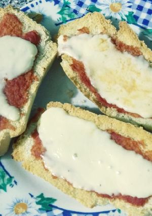 Una foto de Pizzas pan😋