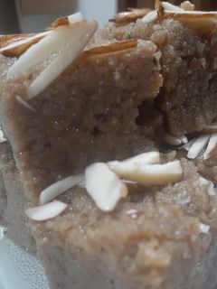 અખરોટ બરફી (Walnut Barfi Recipe In Gujarati) રેસીપી મુખ્ય ફોટો