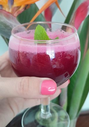 Foto de Sumo de Beterraba, Maçã, Nêspera e Kombucha de Hibisco e Hortelã