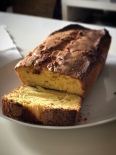 Una foto de Bizcocho de yogur y manzana (Thermomix)