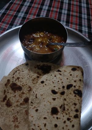 आलू मंगोड़ी (Aloo mangodi recipe in hindi) रेसिपी मुख्य फोटो