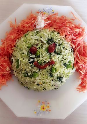 A picture of Fenugreek leaves and peas pulav.