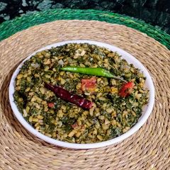 A picture of Lehsuniya Kalmi Saag.