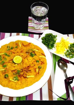 A picture of Single pot chicken haleem.