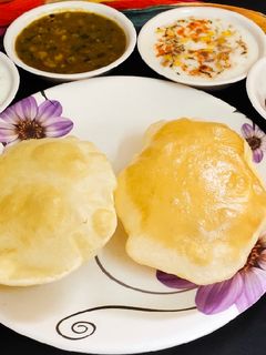 छोले भटूरे (chole bhature recipe in Hindi) रेसिपी मुख्य फोटो