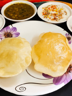 छोले भटूरे (chole bhature recipe in Hindi) रेसिपी मुख्य फोटो