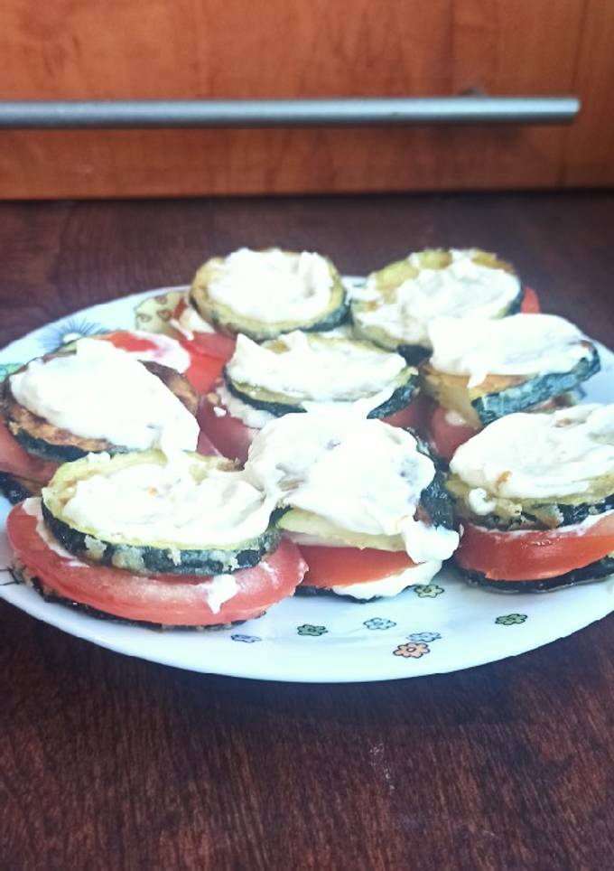 Смажені кабачки з помідором 🍅