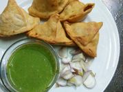 A picture of aalu samosa
