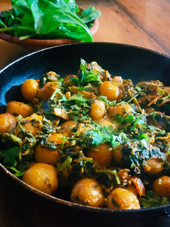 आलू पालक (aloo palak recipe in Hindi) रेसिपी मुख्य फोटो