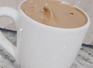 Una foto de Café dalgona Versión caliente