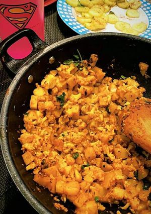 A picture of Aloo gobhi.